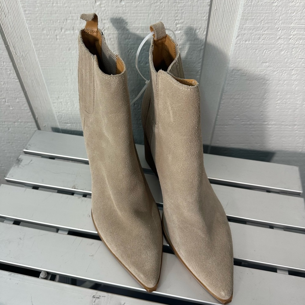 Marc Fisher Women's Matter Chelsea Ankle Boot in Cloud Suede Size 11 NWOT - Picture 3 of 11